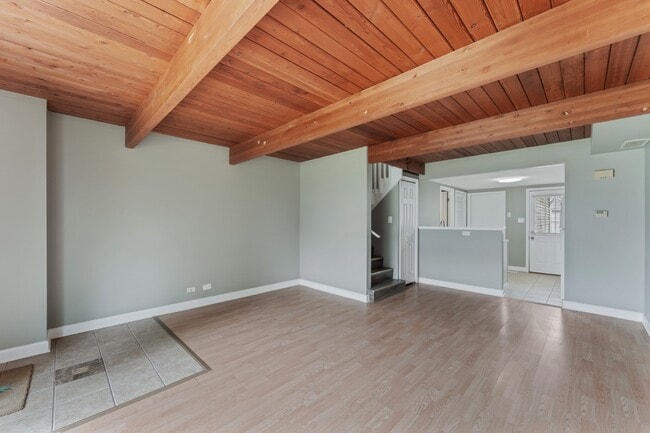Building Photo - 485 Meadow Green Ln