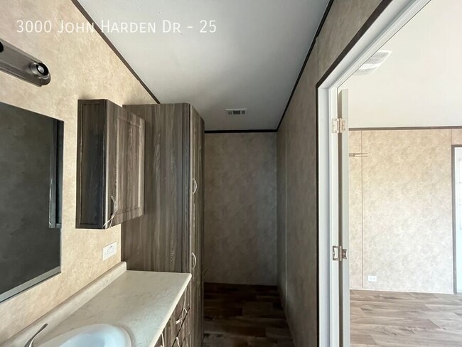 Building Photo - 3000 John Harden Dr