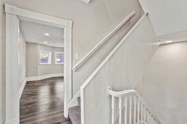 Building Photo - 223 13th St