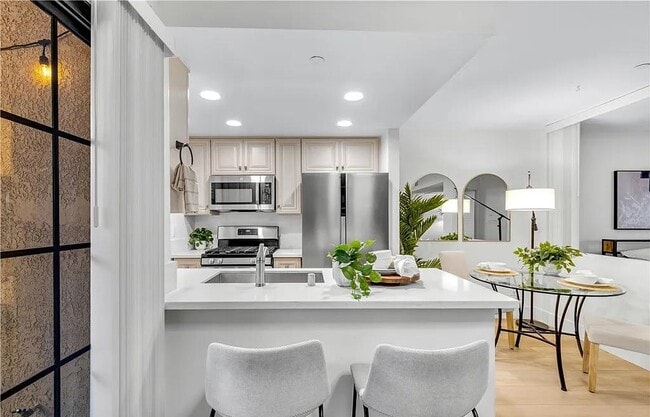 Building Photo - 1062 Calle Del Cerro