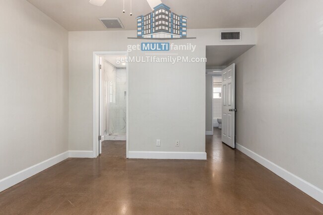 Building Photo - 2618 E Pierson St