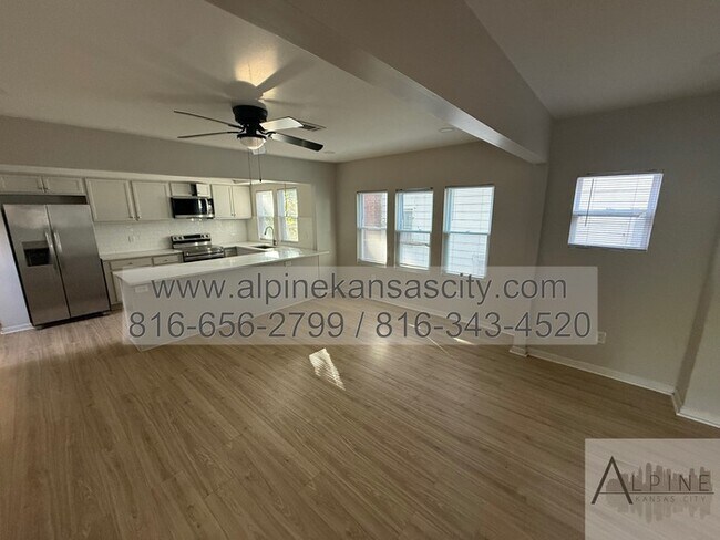 Building Photo - Beautiful Midtown Rehab!