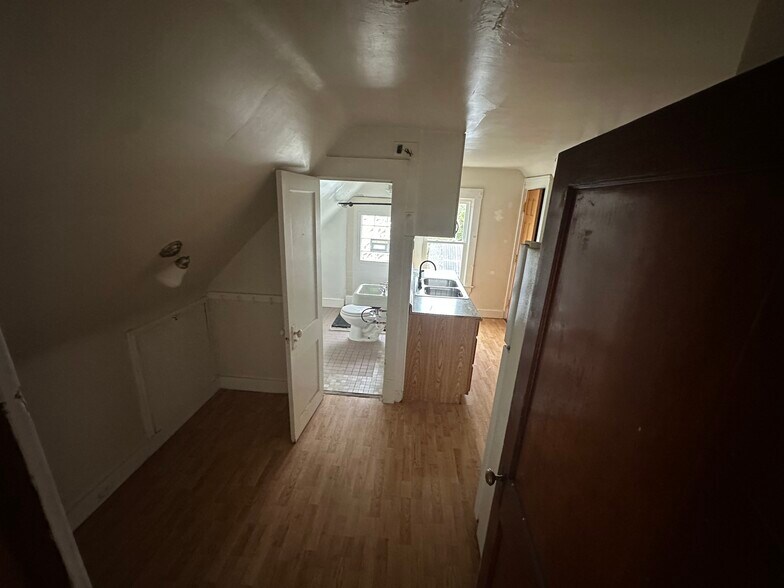 Kitchen/dining - 1304 W 102nd St