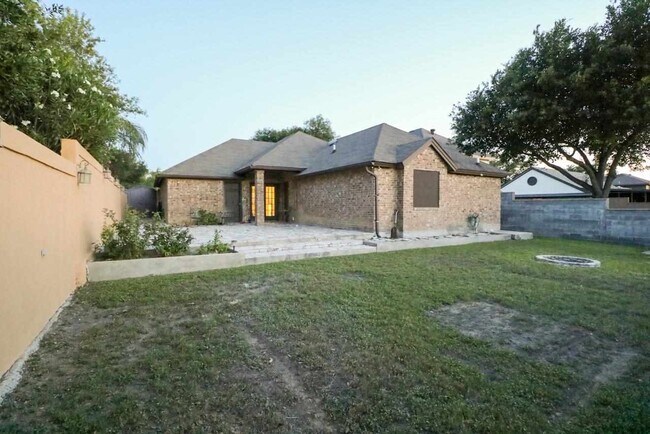 Building Photo - 1402 Longhorn Dr