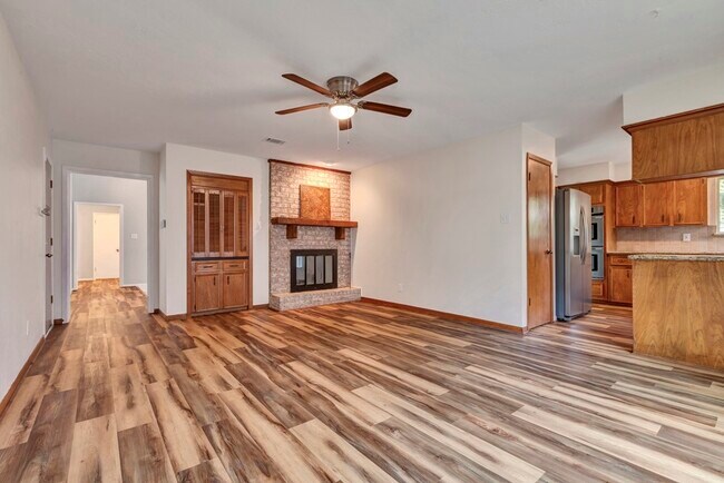 Building Photo - 17 Wishbonebush Rd