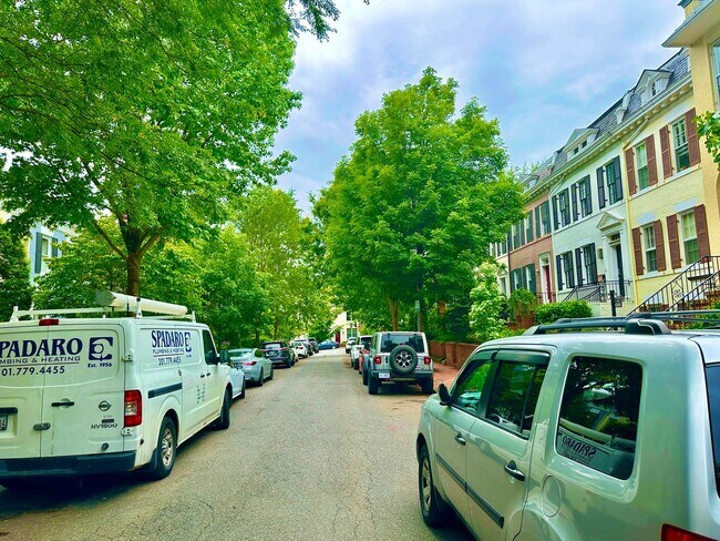 Building Photo - Historic Georgetown Sunny 2 Bedroom 1.5 Ba...