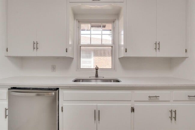 Building Photo - 2725 Texoma Dr