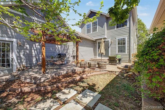 Building Photo - 2745 Xanthia St