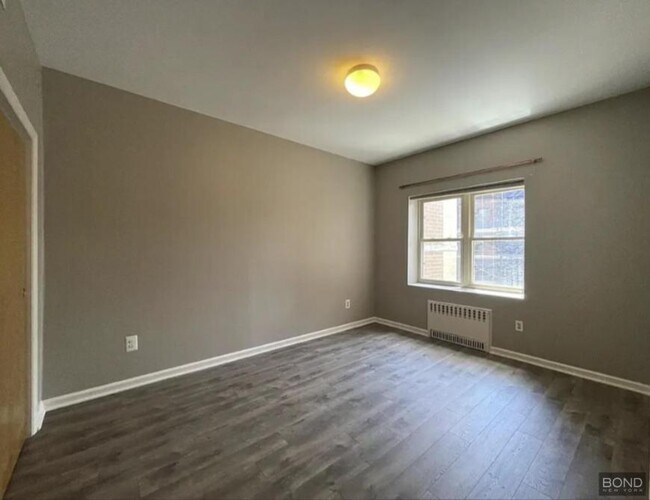Building Photo - 3 bedroom in Queens NY 11418