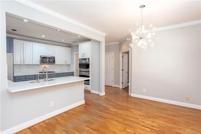 Building Photo - 3206 Windsor Lake Dr NE