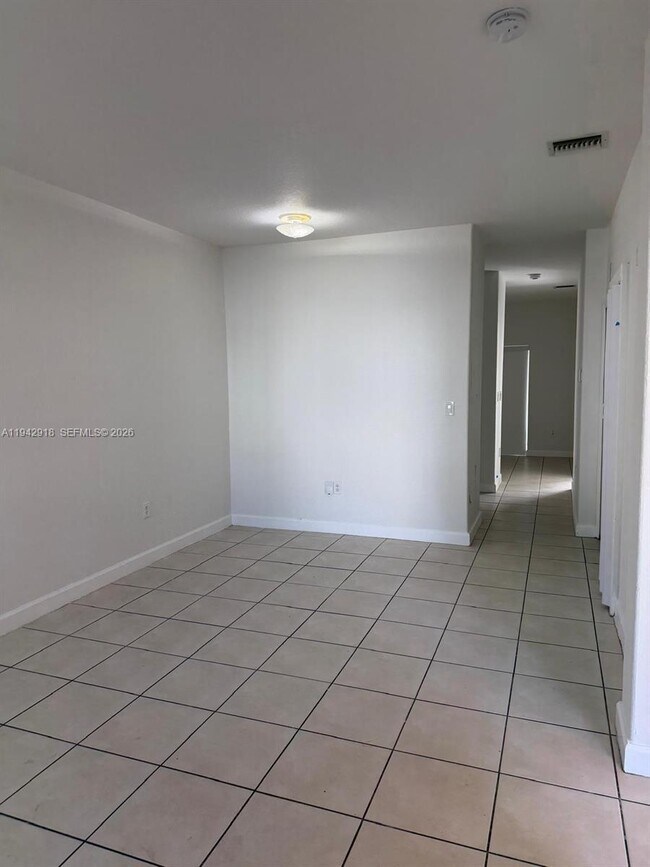 Building Photo - 1656 SE 29th Ct