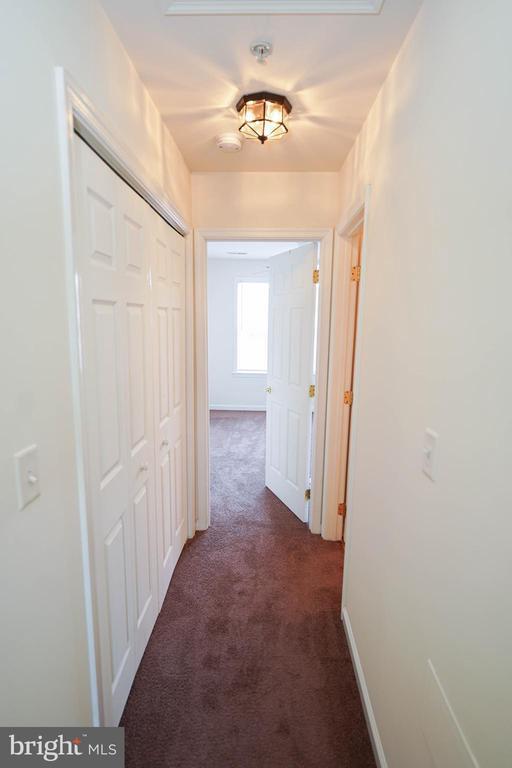 Building Photo - 420 Parkview Ct