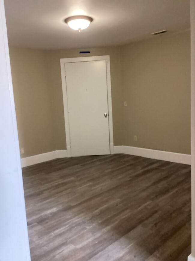 Building Photo - 115 W Main St