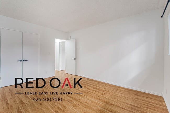 Building Photo - 10535 Lindley Ave