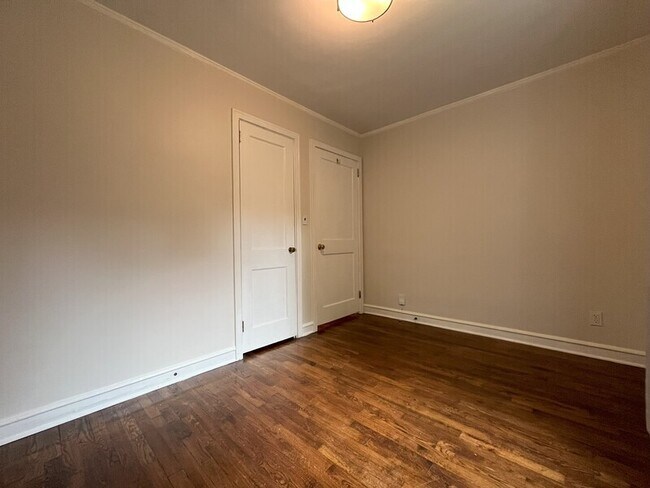 Building Photo - 1831 Jameston Dr