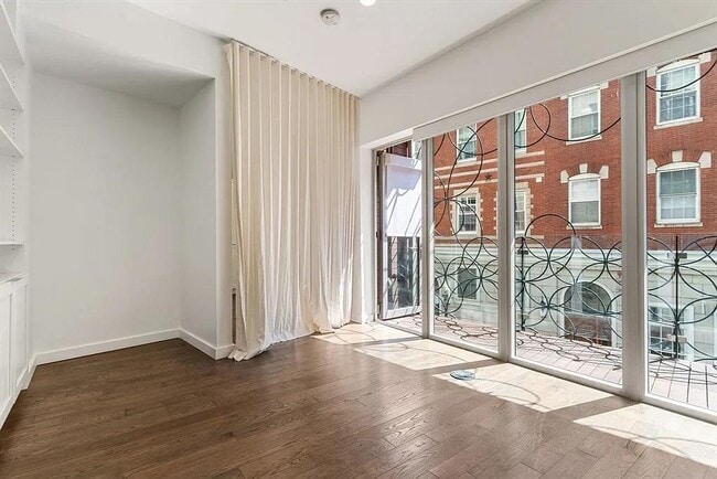 Building Photo - 126 Salem St