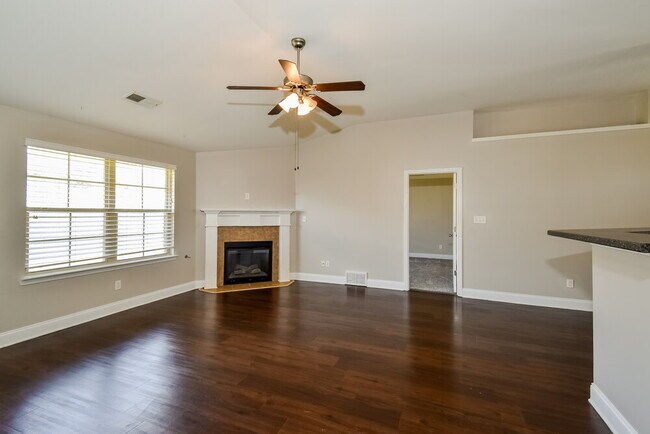 Building Photo - 2952 N Hartland Dr