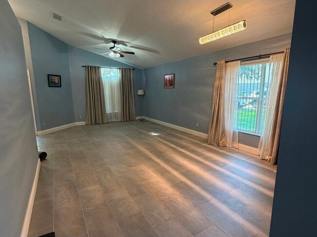Building Photo - 4 BED / 2 BATH / 2 CAR GARAGE - ORLANDO (H...
