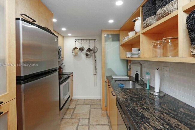 Building Photo - 9394 SW 77th Ave