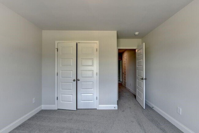 Building Photo - 7309 Yewtree Dr