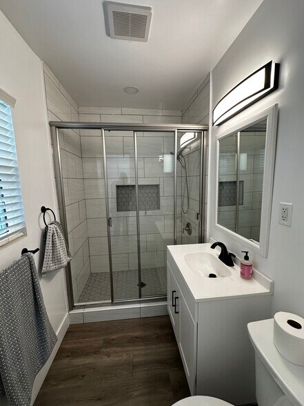 Bathroom - 2925 Artesia Blvd