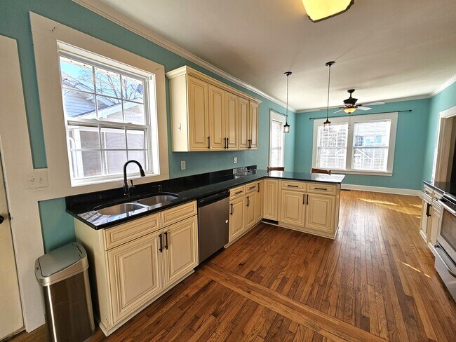 Building Photo - 23 McAdoo Ave