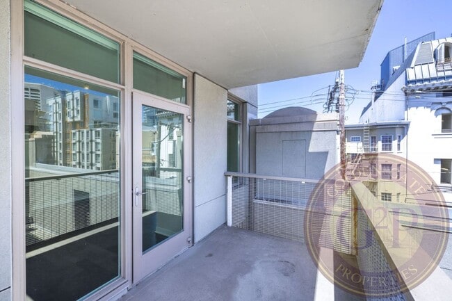 Building Photo - Hayes Valley - 2 BR, 2 BA Condo 947 Sq. Ft...