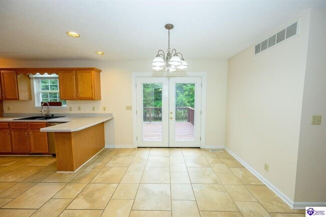 Building Photo - 1802 Oriole Dr