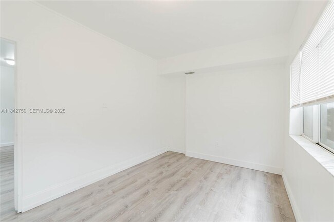 Building Photo - 109 NW 6th Ave