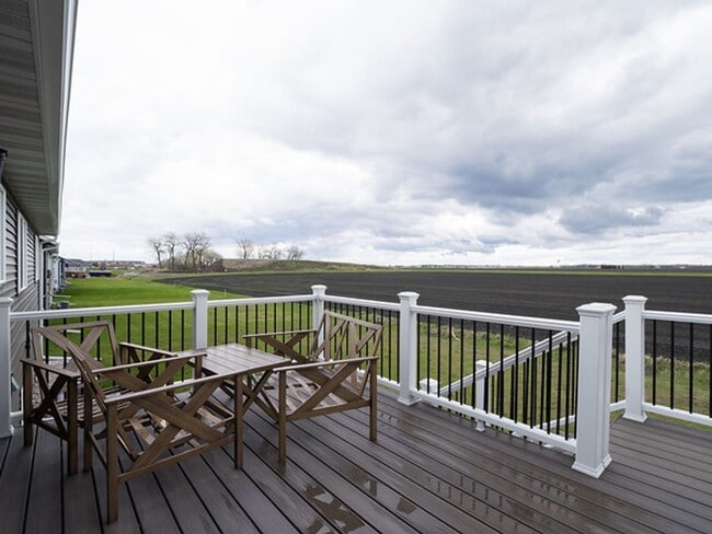 Building Photo - Beautiful 5 Bedroom Single Family Home