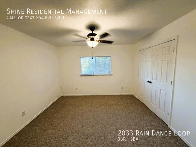 Building Photo - 2033 Rain Dance Loop