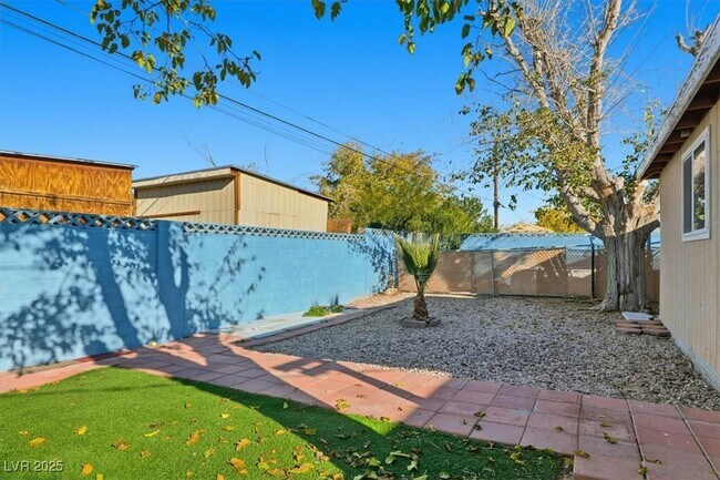 Building Photo - 3760 Briarwood Ave