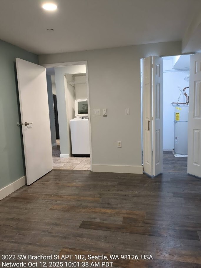 Bedroom and walk-in closet - 3022 SW Bradford St