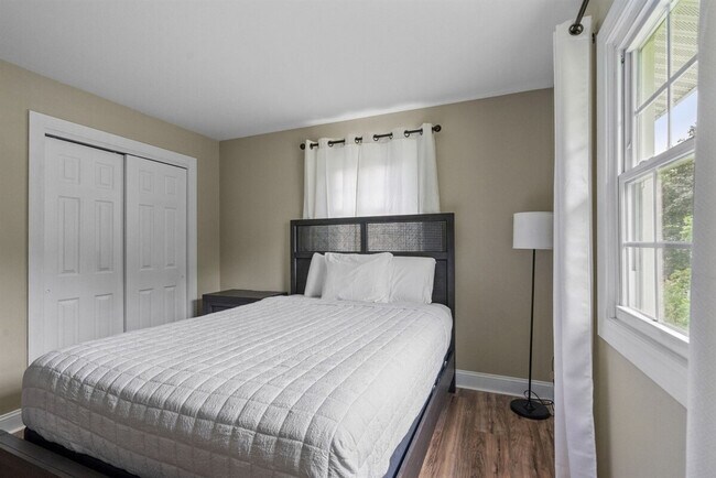 Building Photo - 2 Meadow Ln