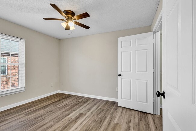 Building Photo - If you choose Autumn Chase we will both be LUCKY!!