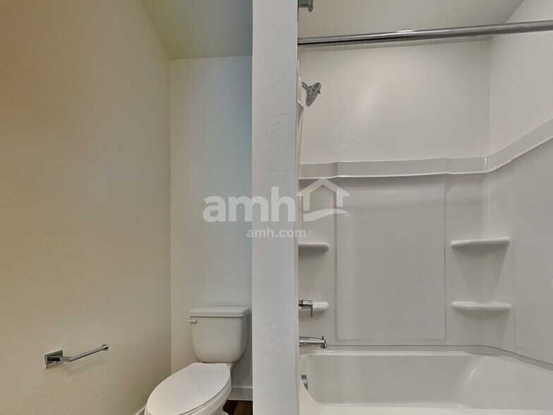 Building Photo - 20177 W Thomas Rd