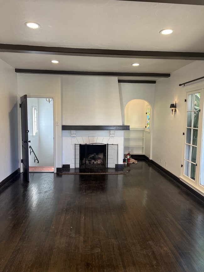 Large living room with original hardwood - 1614 Cimarron St