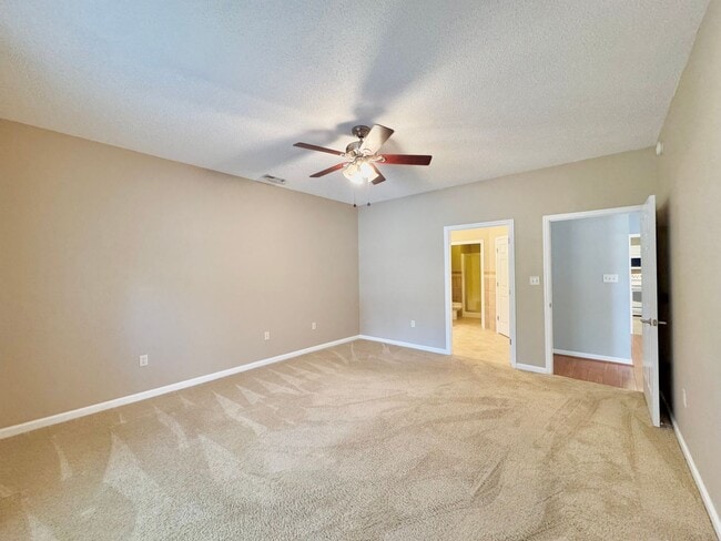 Building Photo - Beaver Creek 3 Bedroom/2 Bathroom Condo