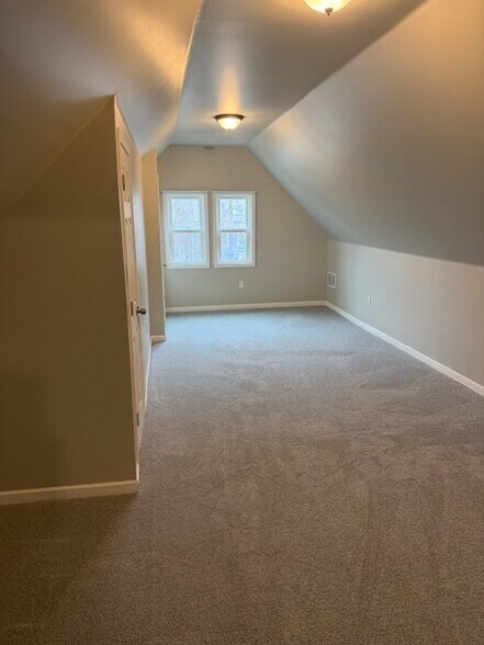 Building Photo - 670 Richmond Ave