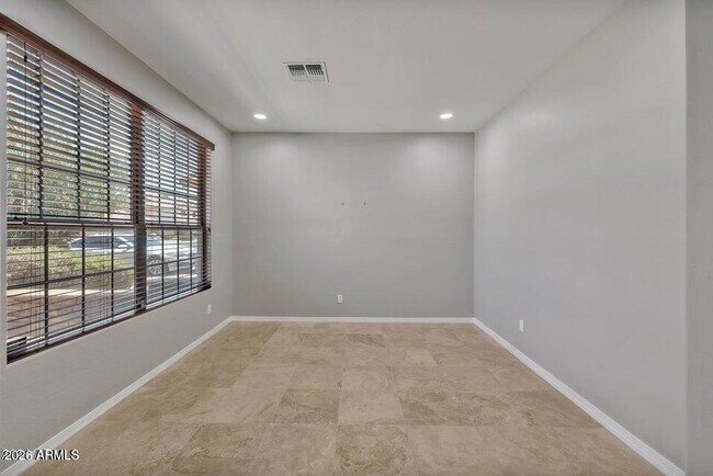 Building Photo - 2717 E Teakwood Pl