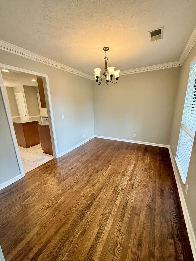 Building Photo - 3 Bedroom 2.5 Bath House + Garage + Fenced...