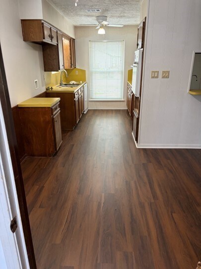 Building Photo - 10423 Huntington View Dr