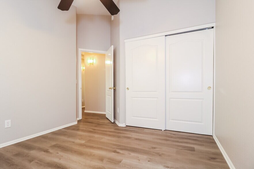 Building Photo - 3108 S 92nd Dr