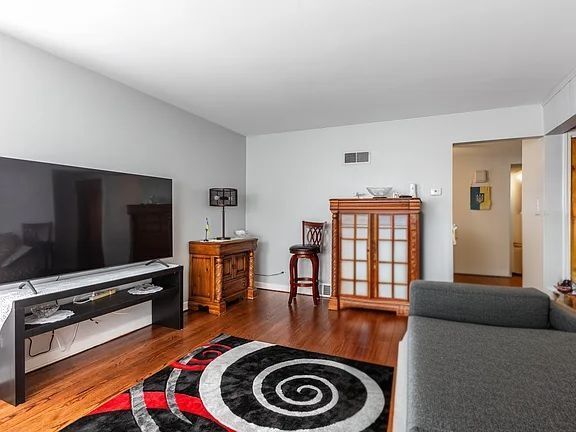 Building Photo - 9056 Lamon Ave