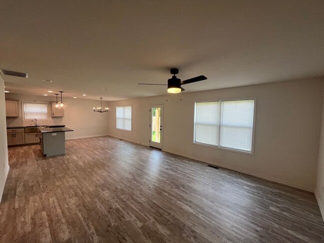 Building Photo - Brand New Home for Rent in Spingfield!