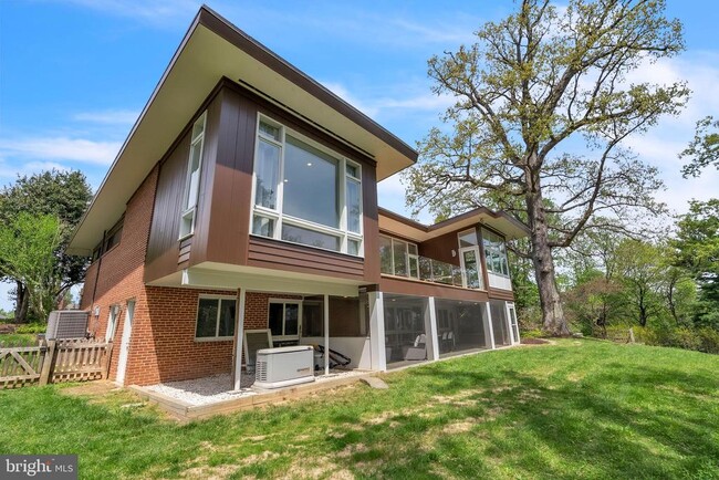 Building Photo - 3302 Shirley Ln