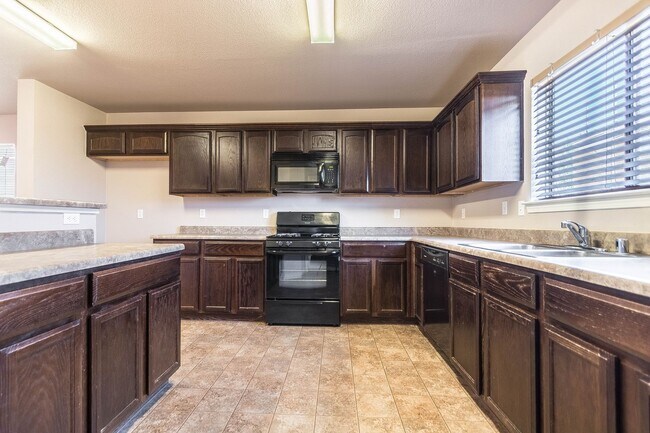 Building Photo - Lovely 3 bedroom 2 bath located in East El Paso!!