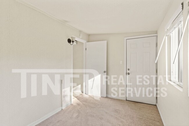 Building Photo - 2305 Garfield Ave