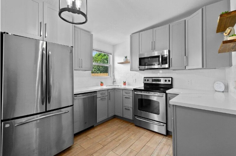 Building Photo - 3421 Pinewood Ave