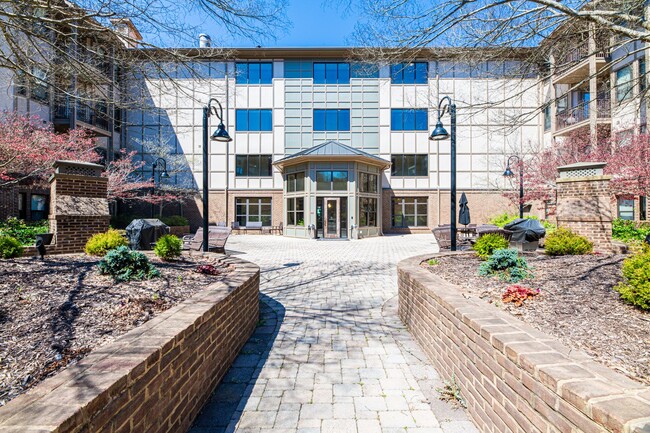 Primary Photo - Knoxville 37920 - Riverfront Condo for Ren...